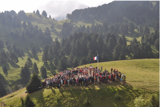 photo des aires de l'inauguration de la 274 eme nécropole