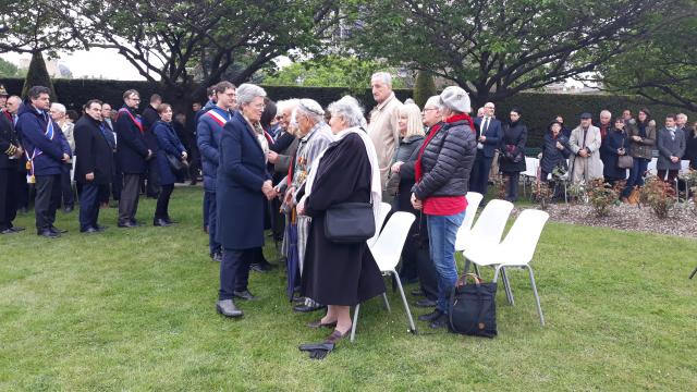 La secrétaire d'État auprès de la ministre des Armées, Geneviève Darrieussecq, à la cérémonie au mémorial des martyrs de la déportation 