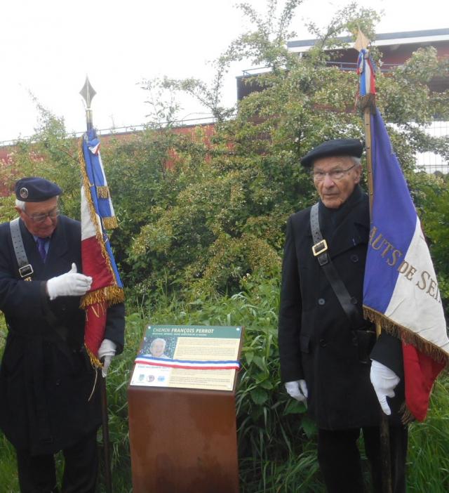 plaque_perrot_drapeaux