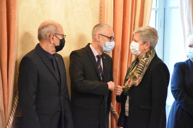 Madame la ministre avec M. Bernard LANCEMENT M. Jean-Pierre LANNOY les deux vice-président du conseil départemental de l’ONACVG.