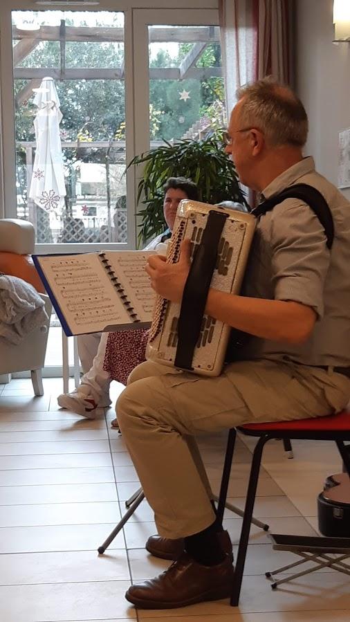 L'accordéoniste à l'EHPAD Camargue