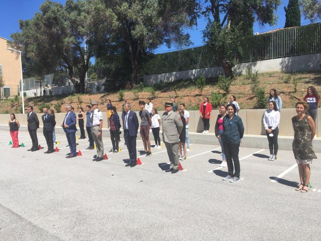 Remise Résistants Signes Collège