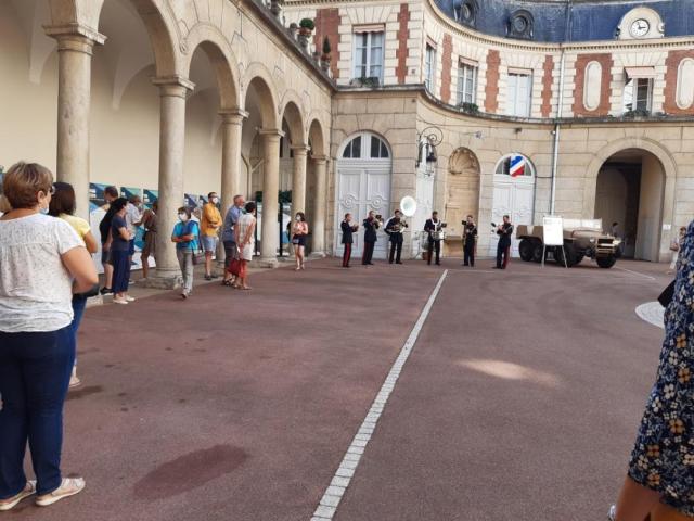 visiteurs à l'Hôtel du Gouverneurs