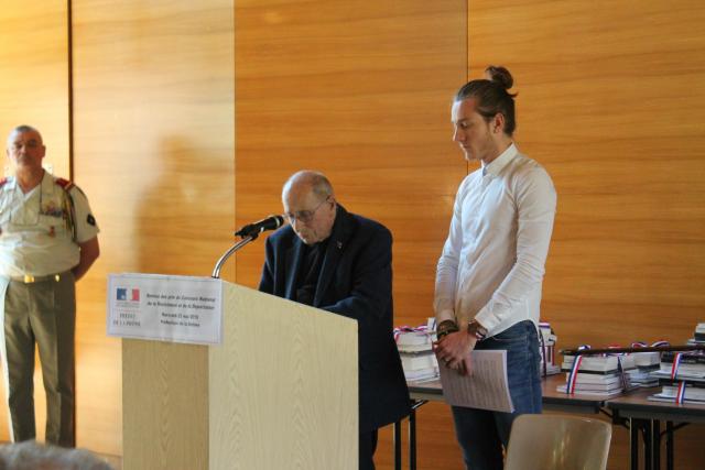 Jean Monin et Valentin Dorne, lors de la remise des prix du CNRD le 22 mai 2019 dans les salons de la préfecture de la Drôme