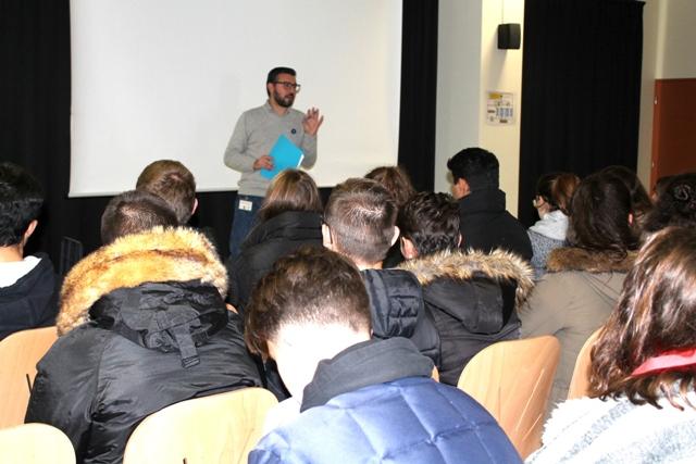 Présentation du Bleuet de France par le directeur départemental de l'ONACVG