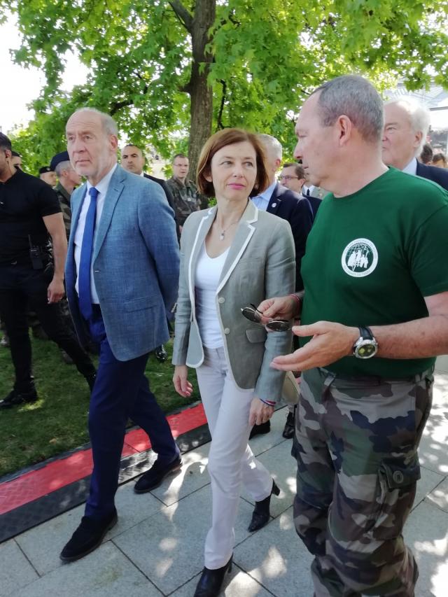 La ministre des Armées, Florence Parly, et le chef d'État major de l'armée de Terre, le général d'armée Jean-Pierre Bosser, arrivent sur les lieux