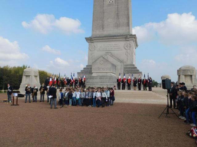 L'école Anatole France de Souchez interpréte "au chant d'honneur"