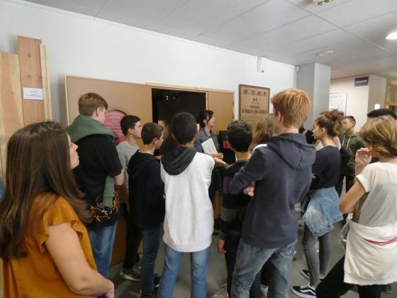 Visite de classe pour l'exposition BD "14-18 La série" à la Maison de la BD