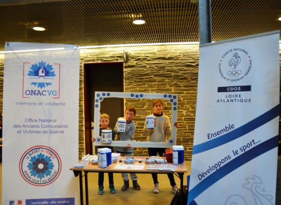 Stand aux couleurs de l'ONACVG et du CDOS44