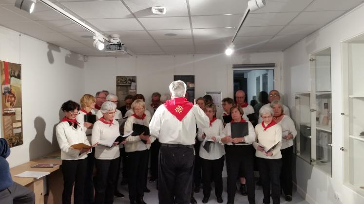 Groupe de chanteur polyphonique gascon interprétant des chants populaires de la Grande Guerre. 