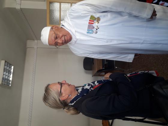 Mme l'Ambssadrice de France au Maroc et un ancien combattant