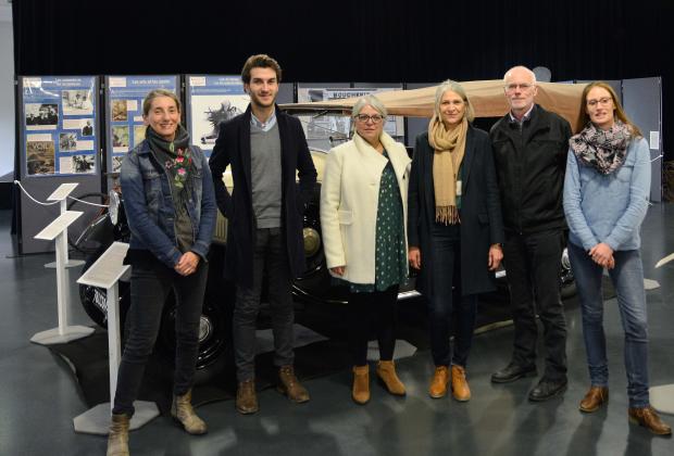 Xavier Trochu, adjoint au maire de Cordemay et historien fait visiter l'exposition au service de l'ONAC 