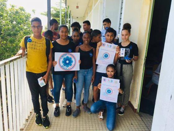 Les élèves du collège Mille Roches de Saint André de la Réunion Bleuet de France