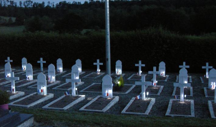 le carré militaire de la Horgne illuminé pour les 80 ans des combats