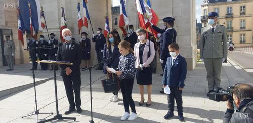 Deux élèves de CM2 ont lu l'ordre du jour et le discours du Général De Gaulle