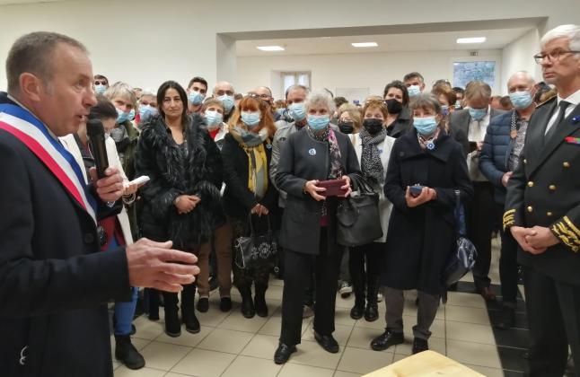 Remise à la famille des effets personnels et des décorations.