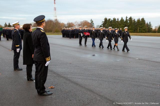 remise de décorations sur la base aérienne d'Evreux