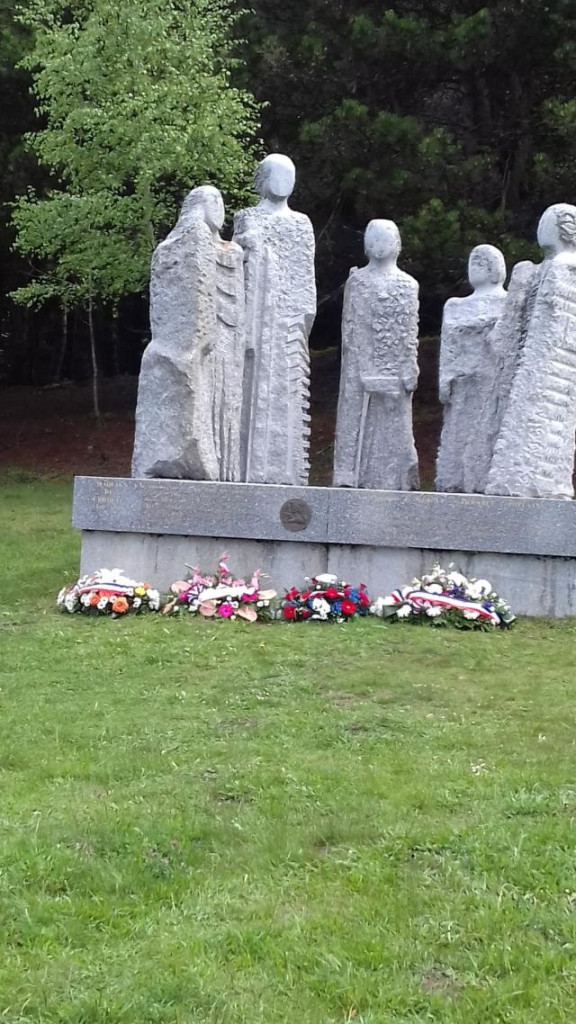 un monument en hommage aux maquisards de l