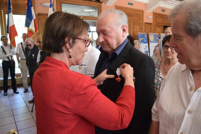 Cérémonie de remise du croix du combattant