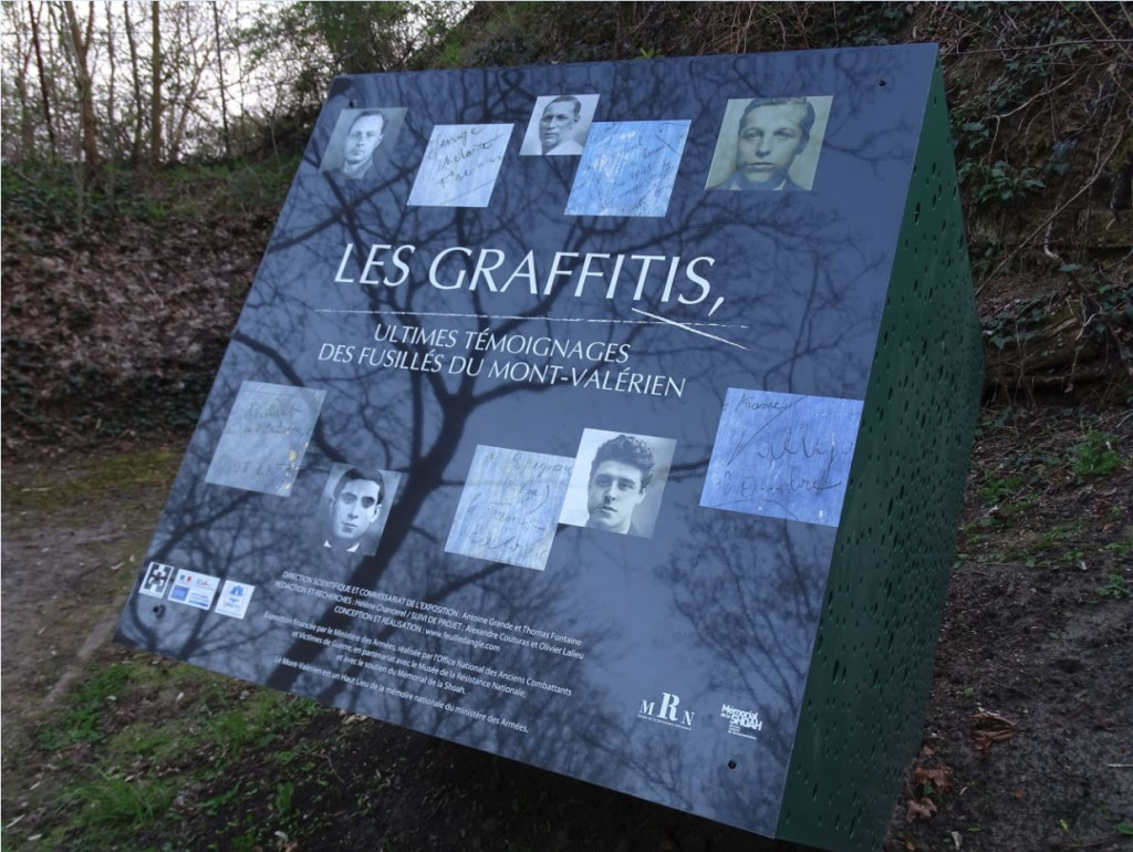 Le panneau de l'exposition des graffitis au Mont Valerien