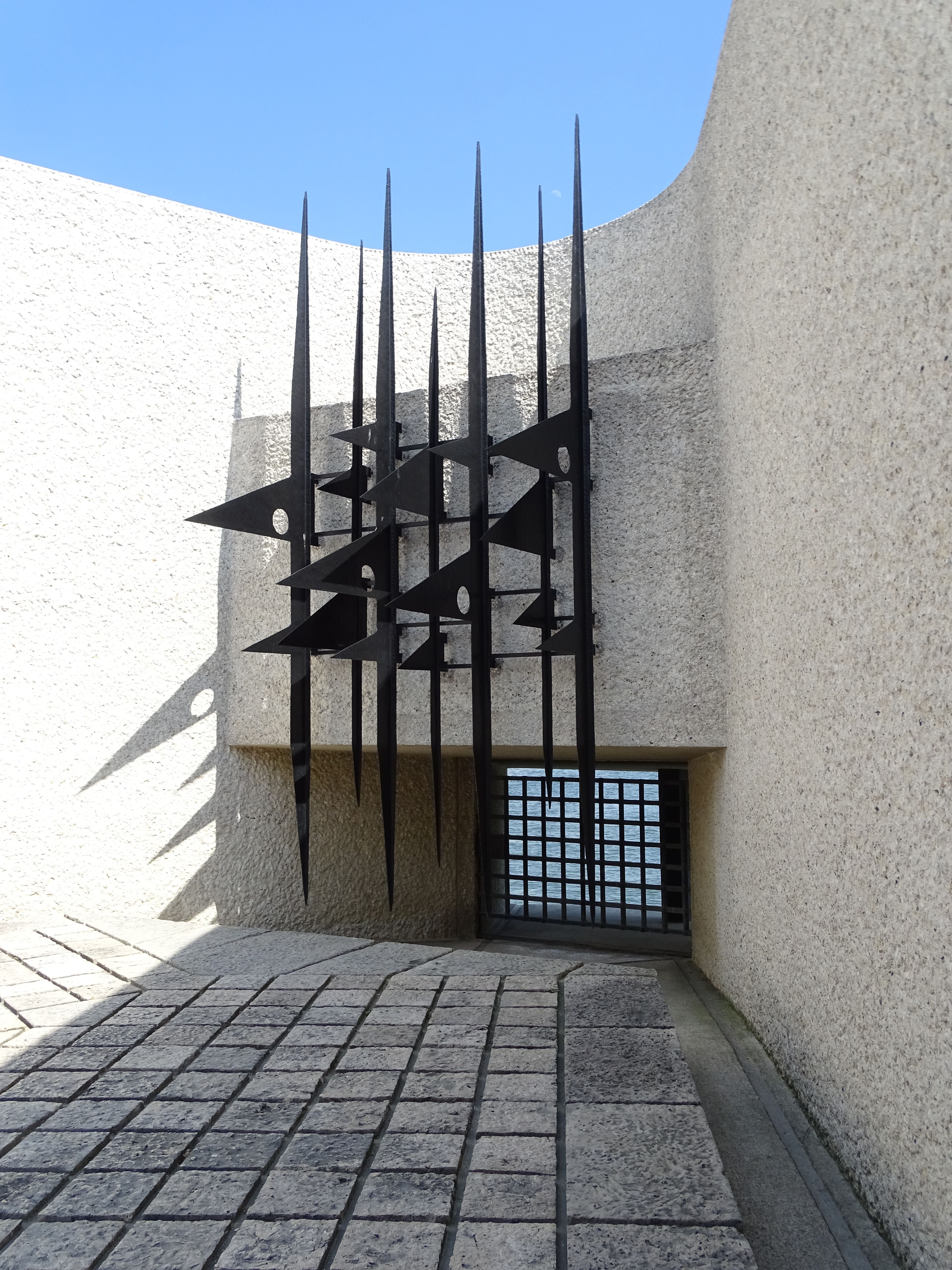 2009, l'ONaCVG est chargé de la gestion, de l'entretien, et de la valorisation des nécropoles nationales et des hauts lieux de la mémoire nationale