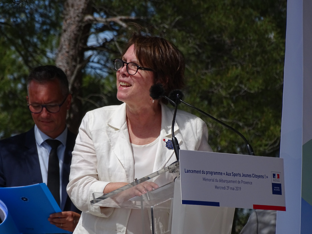 Rose-Marie Antoine s'adressant aux Cadets