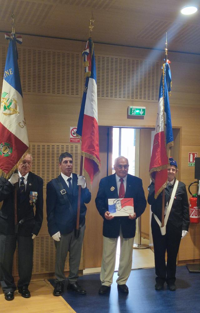 M. Antoine GIL avec ses pairs.