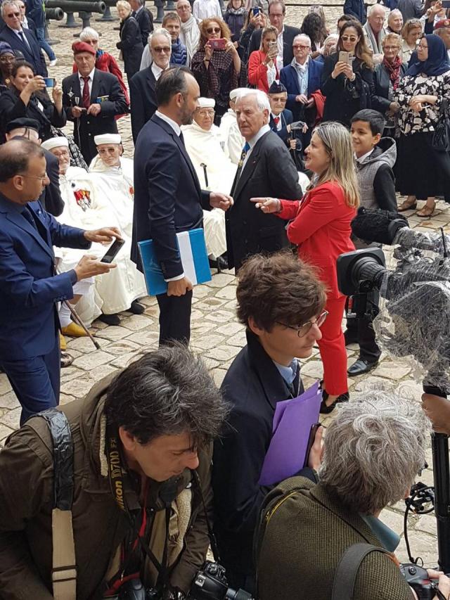 Remise du livre ANA ! à M. le Premier ministre