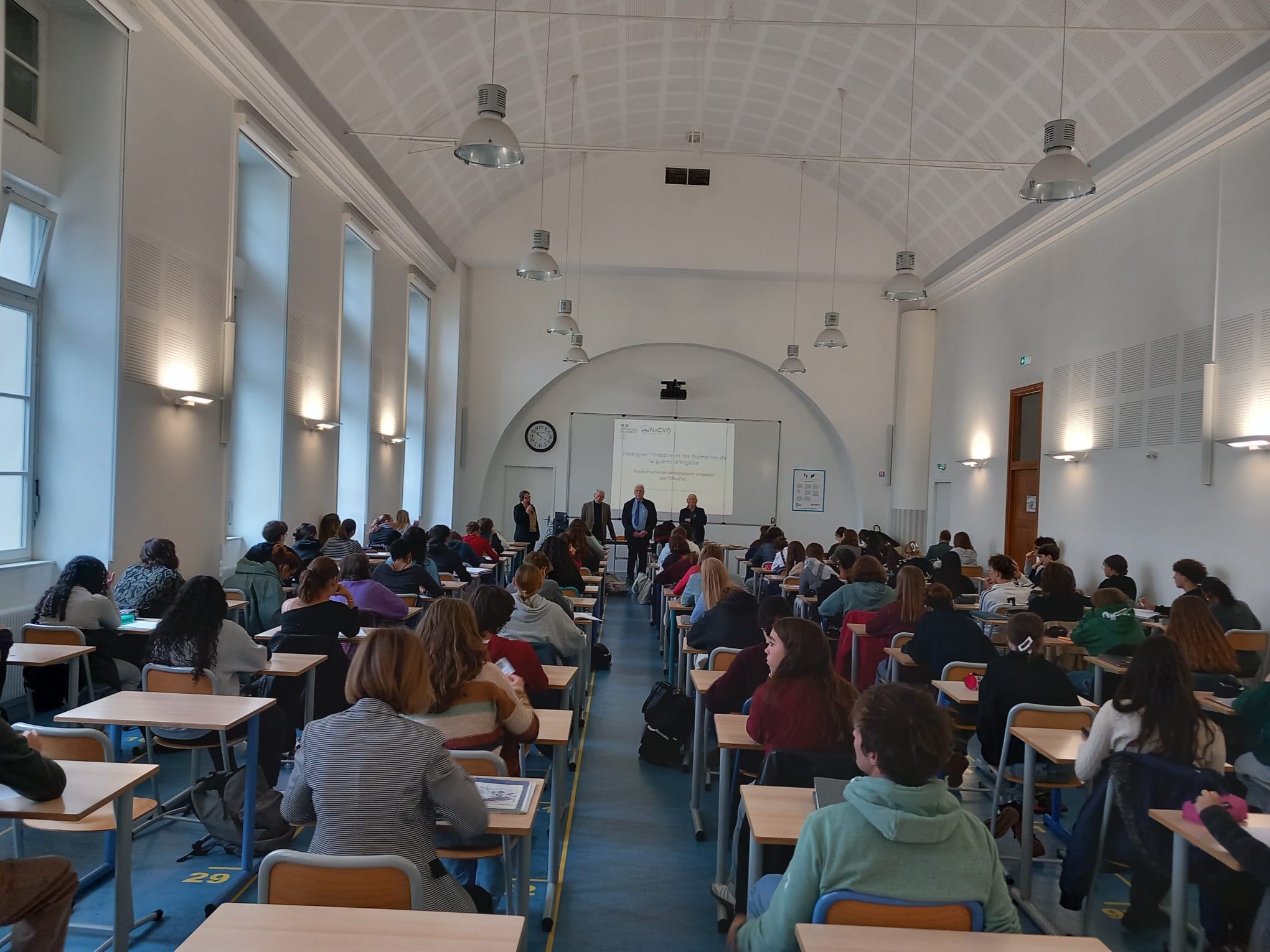 Les lycéens attentifs