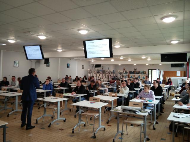 Les intervenants forment les professeurs sur l