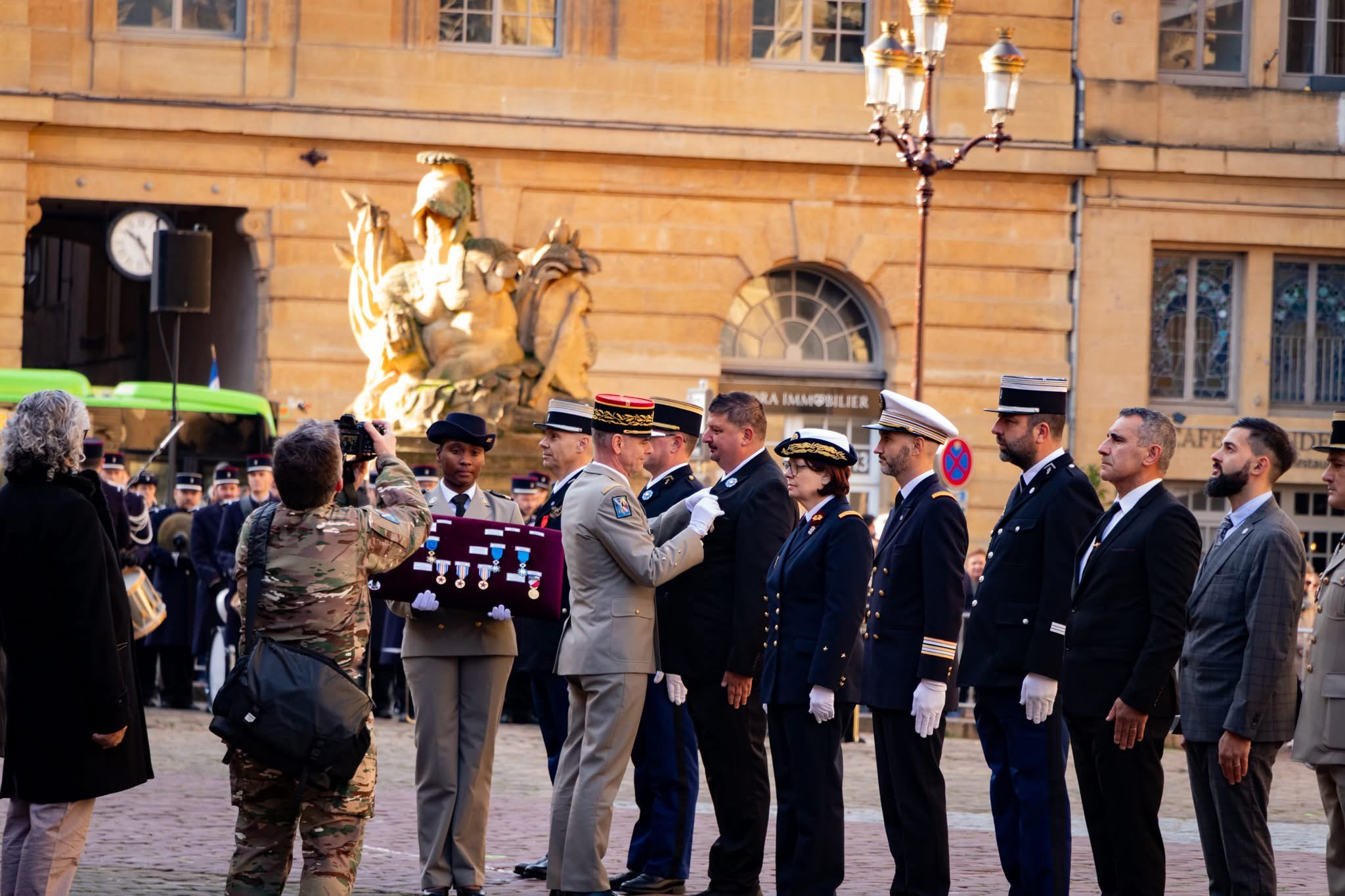 c&eacute;r&eacute;monie plan large