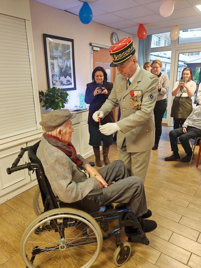 remise de la d&eacute;coration