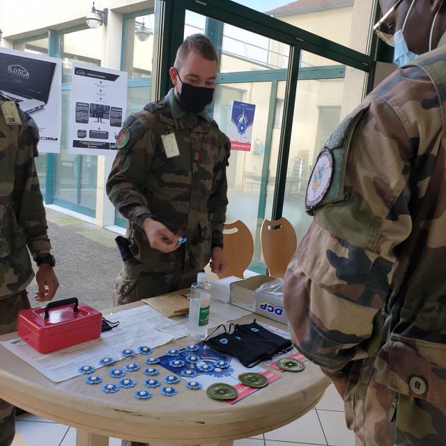 Vente de bleuets au sein de la base.